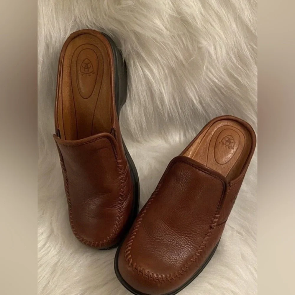 Ariat Women’s Brown Leather Mule Slip On Low Heel Size 7.5B - Picture 1 of 6